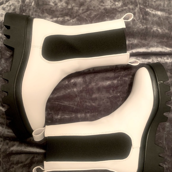 Black X White chunky heel booties - Picture 2 of 6